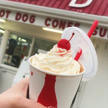 D & D Drive In - Banana split shake - Fast Food Near Me - Larose, Louisiana