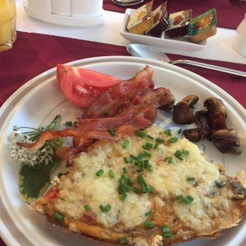 Nap N Nosh - Bed & Breakfast Near Me - Bloomfield, Ontario