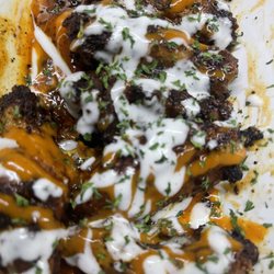 Callahans Chicago Dogs - Wild 100 wings smoked and deep fried to perfection.
Tossed in Buffalo OG, Cajun dry rub + ranch + tangy Caroline NO, drizzle.