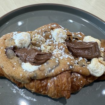 Deluna Dessert Cafe - Smores Crookie - Bubble Tea Near Me - Sacramento, California