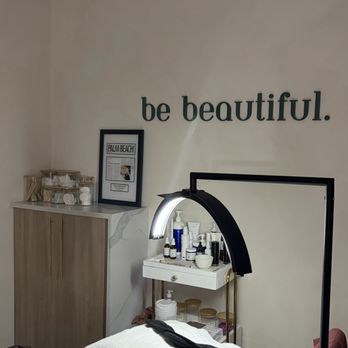 ReSpa Palm Beach - Facial bed set up - Medical Spas Near Me - Palm Beach Gardens, Florida ReSpa Palm Beach - Facial bed set up - Medical Spas Near Me - Palm Beach Gardens, Florida