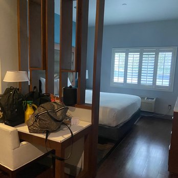 BLVD Hotel & Studios - Nice desk area, split from sleeping area - Hotels Near Me - Studio City, California BLVD Hotel & Studios - Nice desk area, split from sleeping area - Hotels Near Me - Studio City, California
