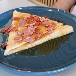 Zig Zag Cafe - Bacon maple crêpe