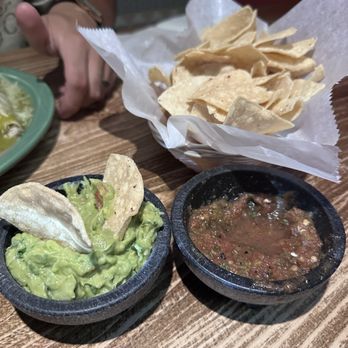 Tres Hermanas - Guacamole & Chips - Mexican Near Me - Sacramento, California