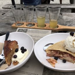 Cider tasting paddle, toffee apple pudding and apple pie with ice-cream.