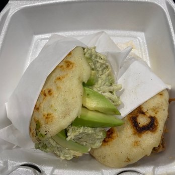 Arepas El Chamo - Hot and ready - Food Trucks Near Me - San Fernando Valley, California Arepas El Chamo - Hot and ready - Food Trucks Near Me - San Fernando Valley, California