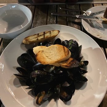 Farmstead Table - Garlic mussels appetizer - New American Near Me - Newton, Massachusetts