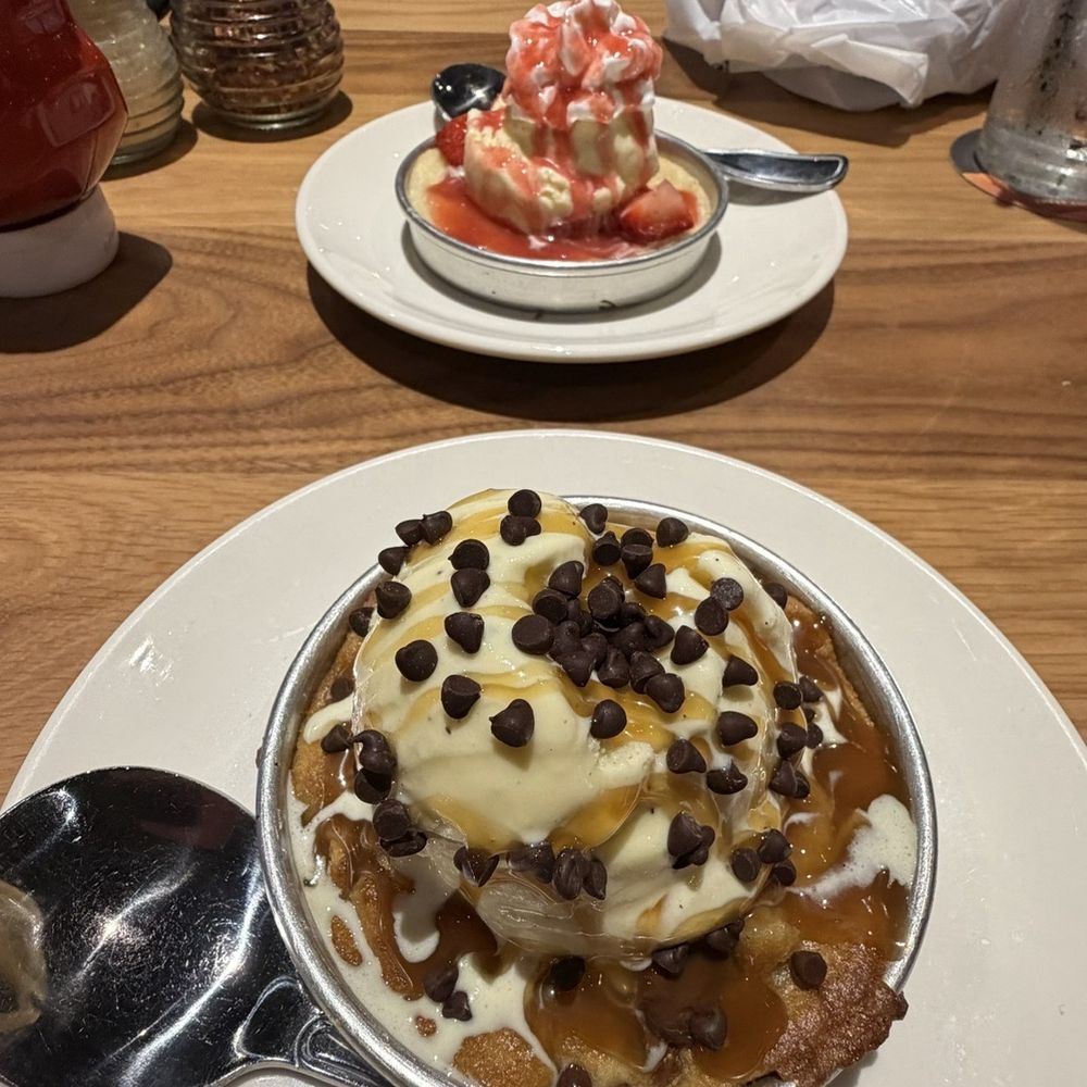 BJ's Restaurant & Brewhouse - Salted Caramel Pizookie, Strawberry Shortcake Pizookie - Pizza Near Me - Cerritos, California BJ's Restaurant & Brewhouse - Salted Caramel Pizookie, Strawberry Shortcake Pizookie - Pizza Near Me - Cerritos, California
