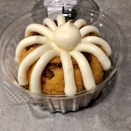 Pecan praline tastes like the most delightful cinnamon roll disguised as a cake you've ever indulged yourself in ;-) February 2019 Pecan praline tastes like the most delightful cinnamon roll disguised as a cake you've ever indulged yourself in ;-) February 2019
