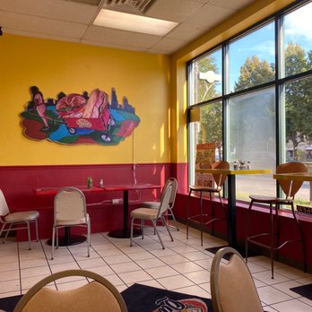 Sandwich Queen - Seating area - Sandwiches Near Me - Chicago, Illinois