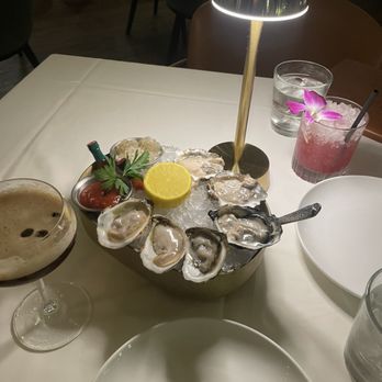 The Bellevue Chicago - Oysters and Cocktail - New American Near Me - Chicago, Illinois The Bellevue Chicago - Oysters and Cocktail - New American Near Me - Chicago, Illinois