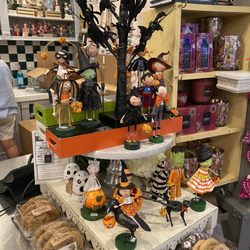 Alicia's Cookery & Catering - More gifts in the adjacent gift shop.