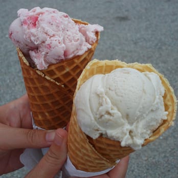 The Berry Patch - strawberry (on left) and banana ice cream........yummmmm yum! - Ice Cream & Frozen Yogurt Near Me - Ellerbe, North Carolina