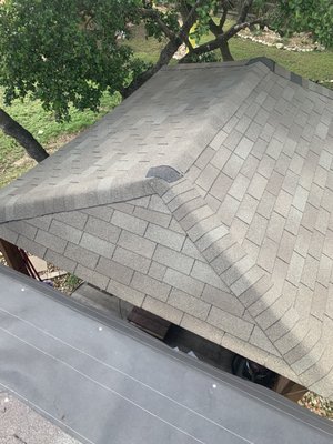 South Texas Contracting and Roofing Logo