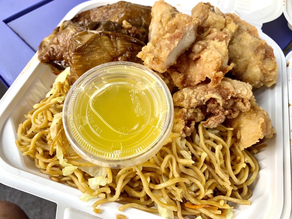 Ho's Chinese Kitchen Logo