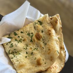 GARLIC NAAN