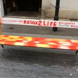 Relax2life - Die Bank(steht vor dem lokal in der Hietzinger Hauptstraße.55)