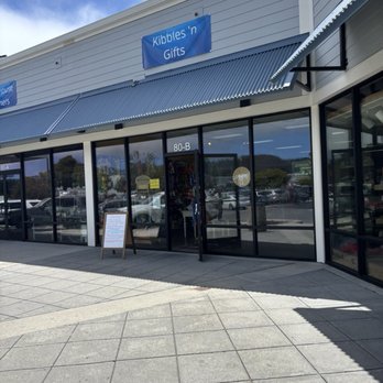 Kibbles 'n Gifts - Pet Stores Near Me - Half Moon Bay, California