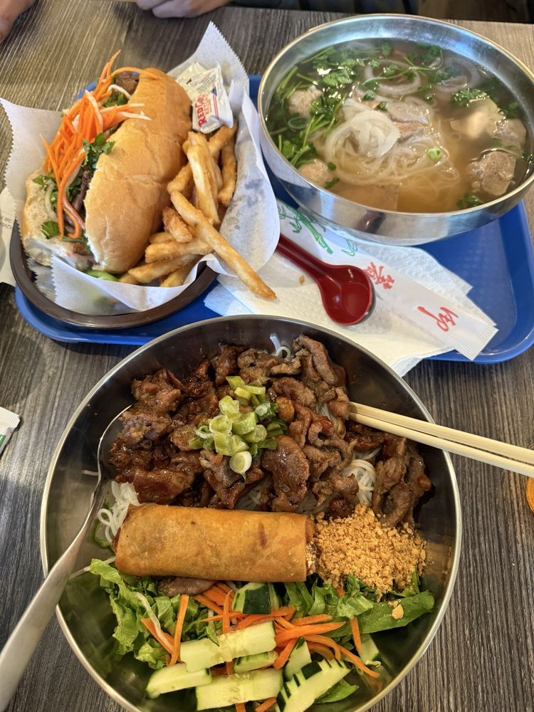 MK Noodle Logo