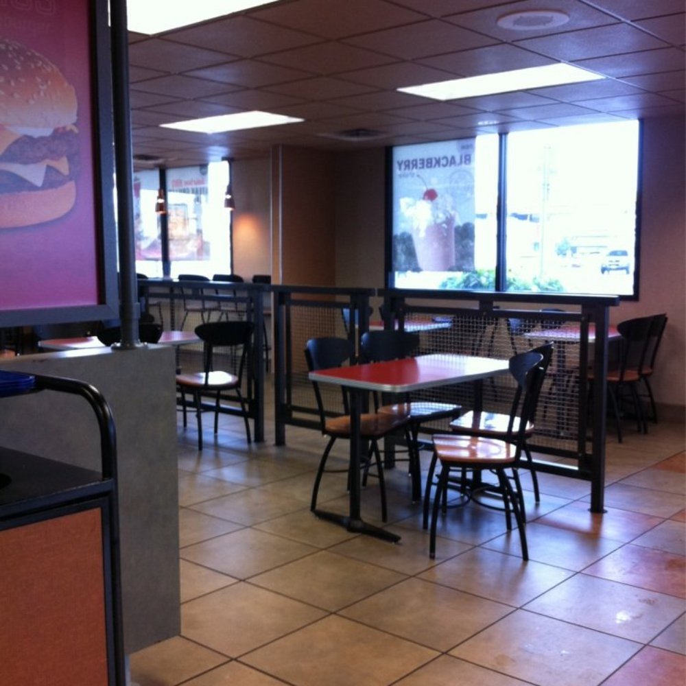 Jack in the Box - pretty empty - Fast Food Near Me - Oakland, California
