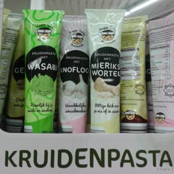 Aldi - Voor de liefhebbers van de Aziatische keuken is er nu ook wasabi en mierikswortel kruidenpasta in een tube. Zo leuk! Nooit eerder gezien.
