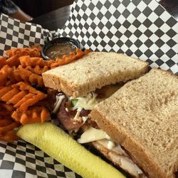 Willie's Sports Cafe - CLUB SANDWICH