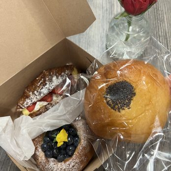 Le Hérisson - Strawberry croissant, blueberry tart and red bean pastry - Cafes Near Me - Simi Valley, California