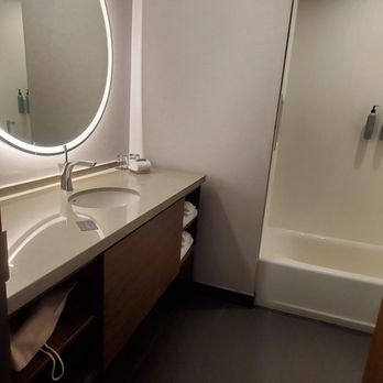 Courtyard by Marriott Midtown - Hotels Near Me - Montreal, Quebec Courtyard by Marriott Midtown - Hotels Near Me - Montreal, Quebec