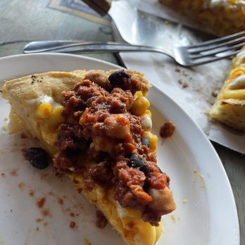 Kitchen 17 - Chili Mac and Cheese Deep Dish Pizza - Vegan Near Me - Chicago, Illinois Kitchen 17 - Chili Mac and Cheese Deep Dish Pizza - Vegan Near Me - Chicago, Illinois
