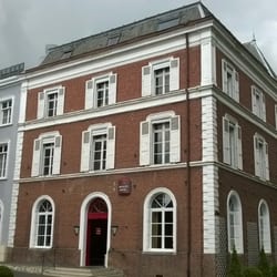 La Maison Rouge - Exterior