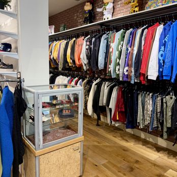 Ablaj - Clothing Wall - Shoe Stores Near Me - Bellevue, Washington Ablaj - Clothing Wall - Shoe Stores Near Me - Bellevue, Washington