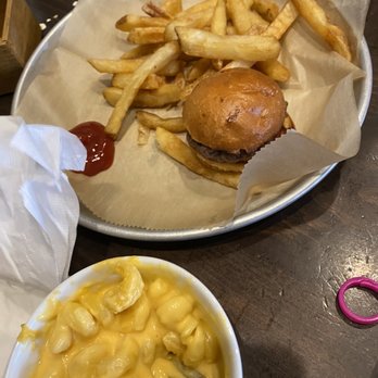 Burger Bar Chicago - Kids Mac n cheese and kids sliders (comes in 2 sliders) - Burgers Near Me - Chicago, Illinois Burger Bar Chicago - Kids Mac n cheese and kids sliders (comes in 2 sliders) - Burgers Near Me - Chicago, Illinois
