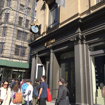 Harry Potter Shop - 2.5 hour wait on Saturday afternoon - Books, Mags, Music & Video Near Me - New York, New York