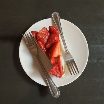 Cafe 2001 - Strawberry tart slice - Cafes Near Me - Los Angeles, California