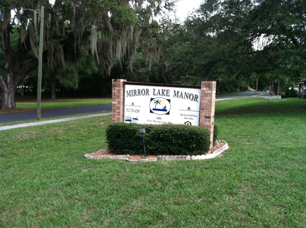 MIRROR LAKE MANOR APARTMENTS 301 E Mirror Lake Dr, Fruitland Park
