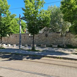 Stadtmauer & Geraeinlauf Rosswehr - Von hier aus unscheinbar