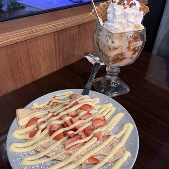 White Rabbit Dessert Experience - Strawberry Shortcake, Dude Where's My Caramel Sundae - Desserts Near Me - Orlando, Florida White Rabbit Dessert Experience - Strawberry Shortcake, Dude Where's My Caramel Sundae - Desserts Near Me - Orlando, Florida