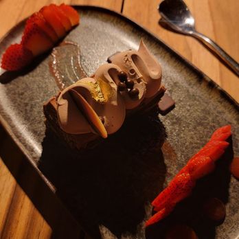 Watr at the 1 Rooftop - Chocolate tart strawberry dessert - Japanese Near Me - Miami Beach, Florida Watr at the 1 Rooftop - Chocolate tart strawberry dessert - Japanese Near Me - Miami Beach, Florida