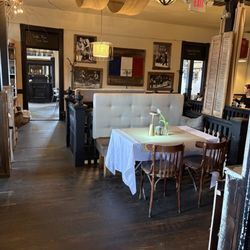 Le Bistro - Seating