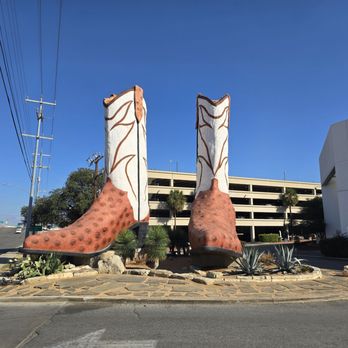 North Star Mall - Shopping Centers Near Me - San Antonio, Texas