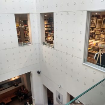 La Central de Callao - Bookstores Near Me - Madrid, M La Central de Callao - Bookstores Near Me - Madrid, M