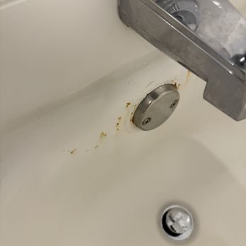 Hampton Inn & Suites Hershey - This skeeved me out! The motels have better bathrooms than this one! - Hotels Near Me - Hershey, Pennsylvania
