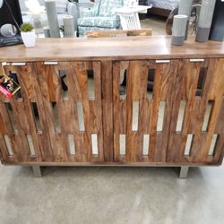 L & B Furniture