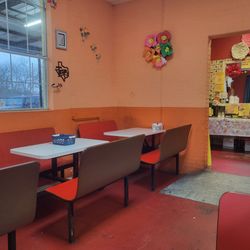 Los Gueros Taqueria - Counter to order and Inside