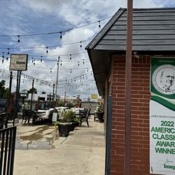 Florence's Restaurant - Outdoor patio