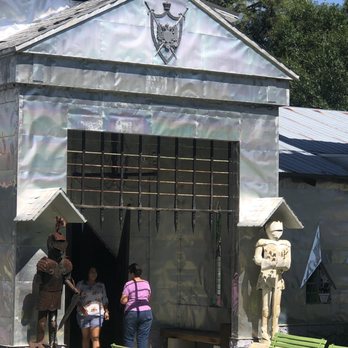 Solomon's Castle - Tours Near Me - Ona, Florida