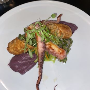Tapas & Liège - La pieuvre avec rouleaux impériaux aux crevettes parfait comme toujours! - Tapas/Small Plates Near Me - Quebec City, Quebec Tapas & Liège - La pieuvre avec rouleaux impériaux aux crevettes parfait comme toujours! - Tapas/Small Plates Near Me - Quebec City, Quebec