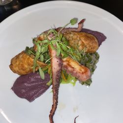Tapas & Liège - La pieuvre avec rouleaux impériaux aux crevettes parfait comme toujours!