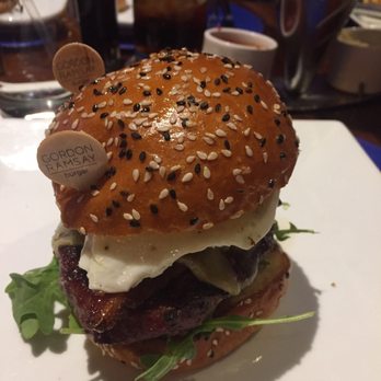 Gordon Ramsay Burger Las Vegas - The 10 millionth viewer burger. Chances are they won't have it anyway by the time you go so no sense describing it - Burgers Near Me - Las Vegas, Nevada Gordon Ramsay Burger Las Vegas - The 10 millionth viewer burger. Chances are they won't have it anyway by the time you go so no sense describing it - Burgers Near Me - Las Vegas, Nevada