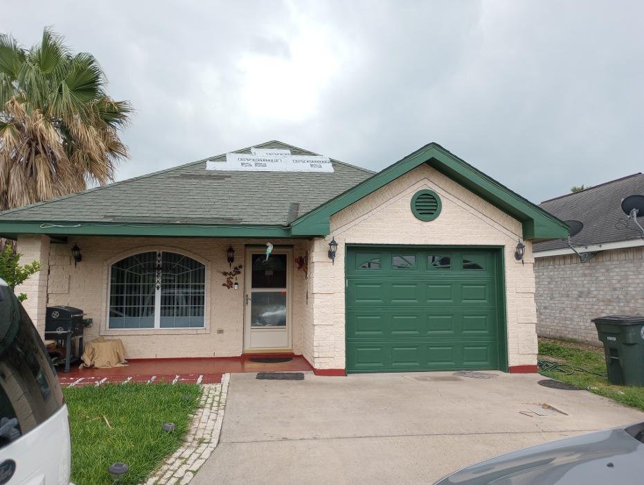 Slide of Lone Star Roofing N Solar